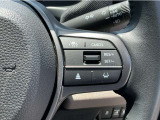 Hondaセンシングの機能のひとつ、アダプティブクルーズコントロール付!アクセルから足を離しても設定したスピードと前車との車間を保ち走行してくれます!車線維持もアシスト☆高速道路で疲労軽減ですね☆