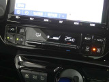 【オートエアコン】車内温度を感知して自動で温度調整をしてくれるのでいつでも快適な車内空間を創り上げます!どの席に座っても快適なドライブが楽しめます♪