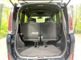 普段のお買い物や通勤、送迎等に十分な荷室スペースを確保しております。セカンドシートを倒すと、大きな荷物の積載も可能です♪