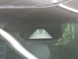 【ホンダセンシング】走行中に前方の車両等を認識し、衝突しそうな時は警報とブレーキで衝突回避と被害軽減をアシスト。より安全にドライブをお楽しみいただけます。