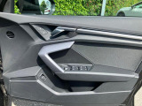 ドアを開けると上質で上品な室内空間が広がり細部までこだわったAudiデザイン性と、物づくりのこだわりを感じて頂けます。