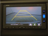 バックカメラ搭載です!車庫入れが苦手な人はもちろん、車両感覚に自信がある人にもお勧めです!見えない箇所が見えるようになるので、低い障害物や隠れてしまっている子供の存在等にも気付く事が出来ます。