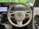 インテリアに合わせたデザインのステアリングは、運転される方のことも考え、運転しやすい形状、大きさです。是非一度、実際に触ってお確かめください。