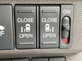 【両側パワースライドドア】スマートキーや運転席のスイッチで後席両側スライドドアの開閉が可能♪電動だから力を入れてドアを開ける必要が無く、小さなお子様でも簡単に開け閉めでき快適です♪