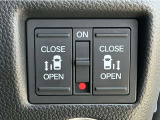 電動スライドドアを装備しております!お子様の乗り降り、奥様の買い物帰りにも非常に便利です!