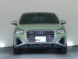 Audiデザインの特徴であるシングルフレームグリルが存在感を主張します。