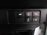 パーキングセンサーや横滑りを防ぐVSA等のスイッチ類は運転席の右側、手の届きやすい位置にあります。