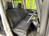 運転席シート廻りは使用感も少なく、良好な状態となっています。丁寧に使われていたことがよくわかりますね。
