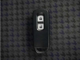 ◆スマートキー◆カギをバッグやポケットに入れたままでもドアロックの開閉ができる『スマートキー』付き!雨天や暗くなってもカギを取り出す必要がなくドアの開錠&エンジンも始動できます