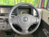 インテリアに合わせたデザインのステアリングは、運転される方のことも考え、運転しやすい形状、大きさです。是非一度、実際に触ってお確かめください。