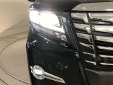 LEDヘッドライトです。デザイン性がよくとても明るいので、夜間の走行や悪天候でも安心です。しかも長寿命!