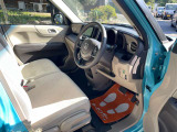 綺麗なベージュ内装で明るい車内