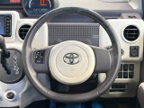 インテリアに合わせたデザインのステアリングは、運転される方のことも考え、運転しやすい形状、大きさです。是非一度、実際に触ってお確かめください。