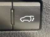 【パワーバックドア】荷物を抱えた状態でもリアゲートの開閉が可能です!お買い物時やアウトドアの際に役立ちますね。