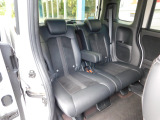 リアシートの画像です!中古車にも純正用品のお取付が可能です!社外の用品もお安くお取付いたします!持ち込みでの取付もご相談ください。