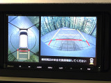 【パノラマモニター】専用のカメラにより、上から見下ろしたような視点で360度クルマの周囲を確認することができます☆死角部分も確認しやすく、狭い場所での切り返しや駐車もスムーズに行えます。