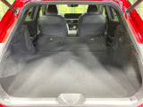【パワーバックドア】スマートキーや運転席のボタンを押すだけでリアゲートが自動で開閉します!荷物を持っている時や、高い位置にあるバックドアを閉める際に便利な機能です♪