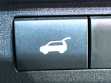 【パワーバックドア】スマートキーや運転席のボタンを押すだけでリアゲートが自動で開閉します!荷物を持っている時や、高い位置にあるバックドアを閉める際に便利な機能です♪