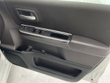 【パワーウインドウ】運転席のスイッチで、各席の窓ガラスの開閉ができます!あると便利ですよね!
