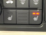 【シートヒーター】寒い日に重宝するシートヒーター!エアコンより早く温まってくれるので寒がりの人も安心ですね♪エアコンの温風は乾燥するから苦手、という方にもをおすすめです。