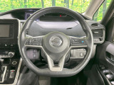【純正革巻きステアリング】上質な革を使用することで、手にしっかり馴染みとても運転しやすいハンドルです♪