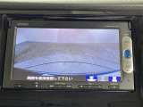 【バックモニター】後ろのカメラの映像をモニターに映し出すことができます!後方の見えない死角や、障害物との距離感をしっかり確認することができます!駐車が苦手な方におすすめです。