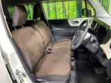 運転席まわりには十分なスペースがあり、大柄な方でもゆったり運転していただける環境です。