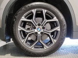 【BMWアロイホイル】軽量かつ強度に拘ったアロイホイル。走行性能ポテンシャルを引き出す設計。車の足元を引き締めてくれる大きなポイントはアロイホイルです。