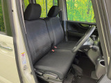 運転席まわりには十分なスペースがあり、大柄な方でもゆったり運転していただける環境です。