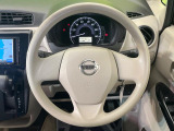 インテリアに合わせたデザインのステアリングは、運転される方のことも考え、運転しやすい形状、大きさです。是非一度、実際に触ってお確かめください。