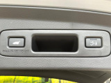 【パワーバックドア】スマートキーや運転席のボタンを押すだけでリアゲートが自動で開閉します!荷物を持っている時や、高い位置にあるバックドアを閉める際に便利な機能です♪