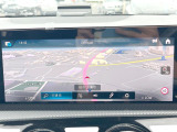 ●ベンツ純正ナビ:一体感のあるナビは、高級感ある車内を演出してくれます。Bluetooth再生などオーディオ機能も充実しておりますので、運転もより楽しめます♪