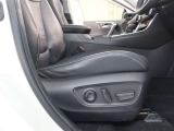 パワーシート搭載。微妙な調整が手軽にでき、ピッタリなポジションで運転することが可能です。