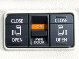 【両側パワースライドドア】スマートキーや運転席のスイッチで後席両側スライドドアの開閉が可能♪電動だから力を入れてドアを開ける必要が無く、小さなお子様でも簡単に開け閉めでき快適です♪