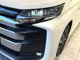 【LEDヘッドライト】悪天候や夜間走行時も良好な視界を確保し安心して運転できる高輝度LEDヘッドライトを装備!点灯速度が早く、消費電力も抑えられています。