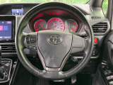 【純正革巻きステアリング】上質な革を使用することで、手にしっかり馴染みとても運転しやすいハンドルです♪
