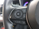 ステアリングスイッチ付き。前方から目を離すことなく操作することが可能です。