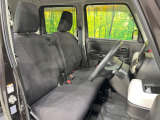 運転席シート廻りは使用感も少なく、良好な状態となっています。前オーナー様が丁寧に使っていたことがよくわかりますね。