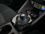 操作が簡単なシフトレバーですのでストレスなく運転が出来ますよ!