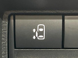 【パワースライドドア】スマートキーや運転席のスイッチでスライドドアの開閉が可能♪電動だから力を入れてドアを開ける必要が無く、小さいお子様でも、重い荷物を持っている時もラクに開け閉めできます♪