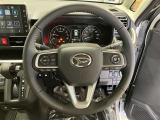 ステアリングから手を離さず、運転に集中したままオーディオ等の操作ができます。