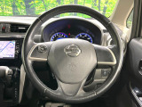 インテリアに合わせたデザインのステアリングは、運転される方のことも考え、運転しやすい形状、大きさです。是非一度、実際に触ってお確かめください。