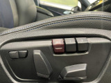 【メモリー機能付きパワーシート】運転手が代わってもボタン一つで設定ポジションに。常にご自身のドライブ設定が整います。