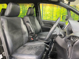 運転席シート廻りは使用感も少なく、良好な状態となっています。前オーナー様が丁寧に使っていたことがよくわかりますね。