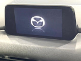 【マツダコネクトナビ】車内の雰囲気にマッチした一体型タイプのナビ。各種車輌設定やBluetooth再生等、様々な機能が楽しめます。直感的なダイヤル操作が可能で、使い勝手も良好です。
