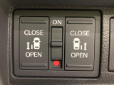 【両側パワースライドドア】スマートキーや運転席のスイッチで後席両側スライドドアの開閉が可能♪電動だから力を入れてドアを開ける必要が無く、小さなお子様でも簡単に開け閉めでき快適です♪