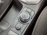 ナビゲーションの設定などを運転席からきりかえることが出来ます。