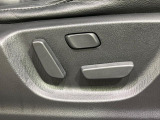【パワーシート】スイッチ一つで簡単にシートの微調整が可能!電動だから力もいりません!快適なシートポジションにセットして、快適なドライブをお楽しみください。