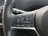 ステアリングスイッチ付き。前方から目を離すことなく操作することが可能です。