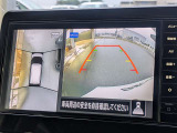 アラウンドビューモニター。上空から見下ろしているかのような映像を映し出して周囲を確認し、スムースな駐車をアシストします。